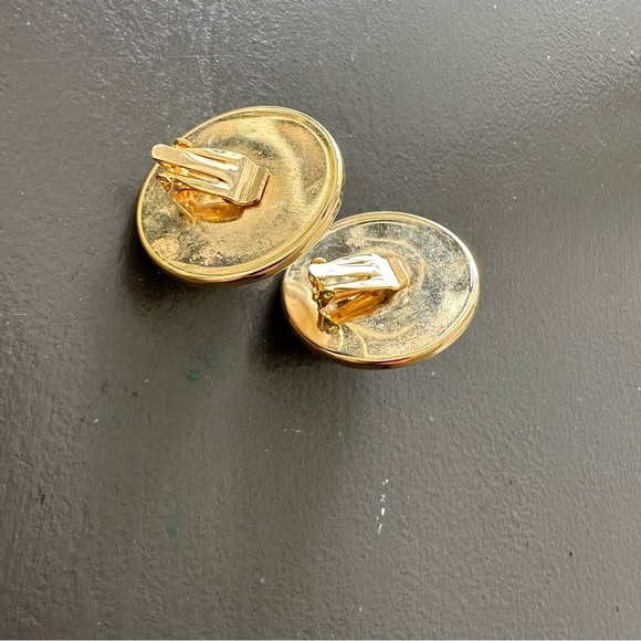 Vintage Oversized Faux Pearl Earrings Gold Tone Textured Rim Clip On 80s 90s - Picture 7 of 8